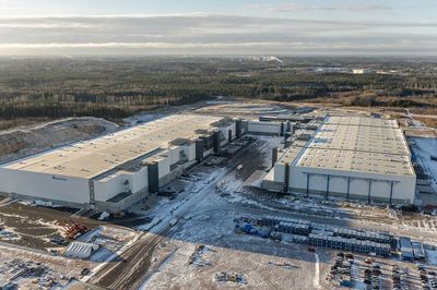 The Sipoo Logistics Centre for consumer goods is one of the biggest warehouses in Finland. This building complex will be the grocery logistics centre for “S Group” - currently the market leader in the Finnish FMCG market. 270,000 m2 of floor is laid there by company PRIMEKSS. 